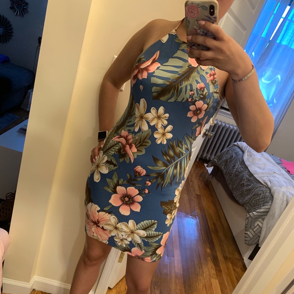 LAST 2️⃣ 😍 Indigo Body-con Floral Dress 😍 - Picture 4 of 4